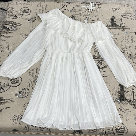 ENDLESS ROSE Pleated One Shoulder Dress - Picture 4 of 11